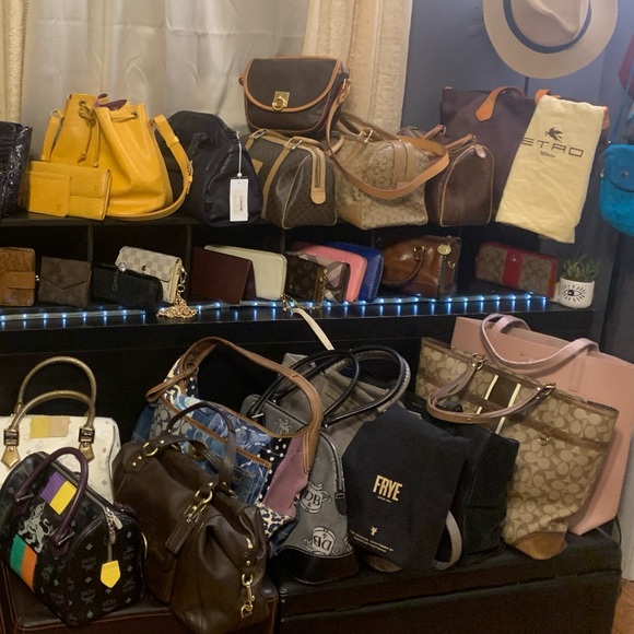 LIKE AND SHARE THIS LISTING TO GET NOTIFIED! - Picture 14 of 16